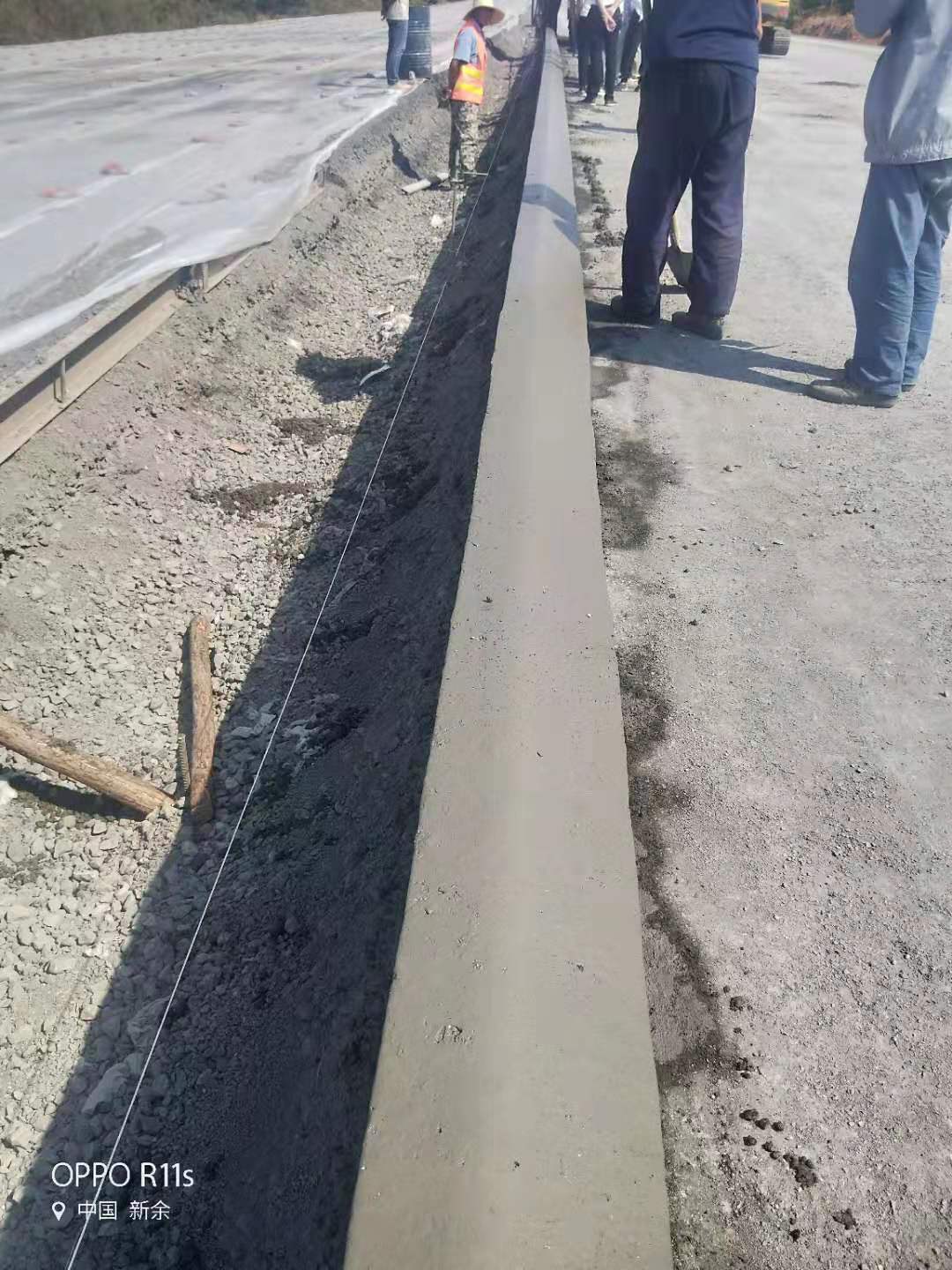 水泥混凝土路緣石滑模機(jī)實用嗎？